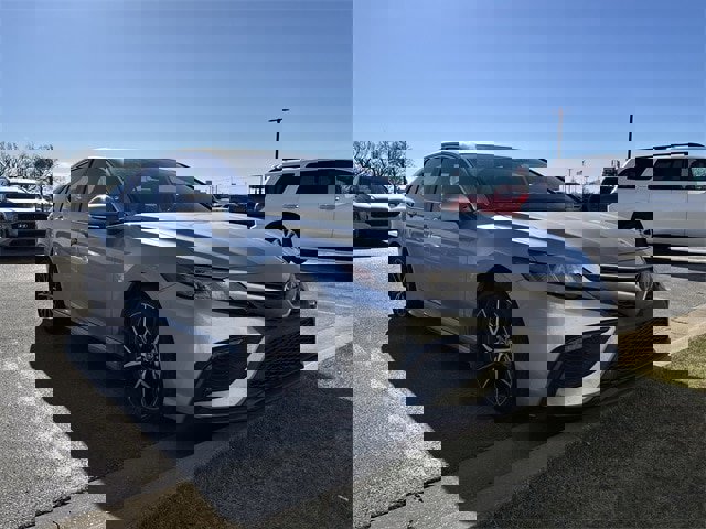 Used 2024 Toyota Camry SE image 12