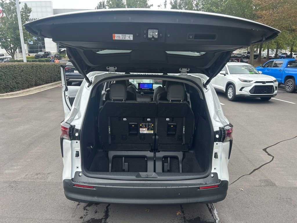 New 2025 Toyota Sienna XLE image 22