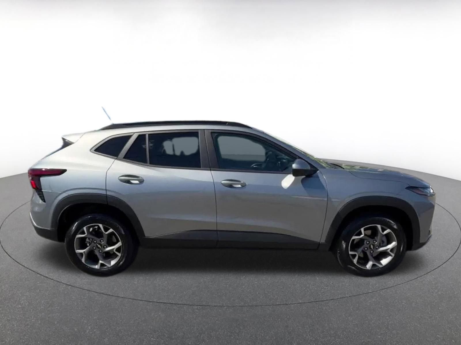 Used 2025 Chevrolet Trax LT image 16