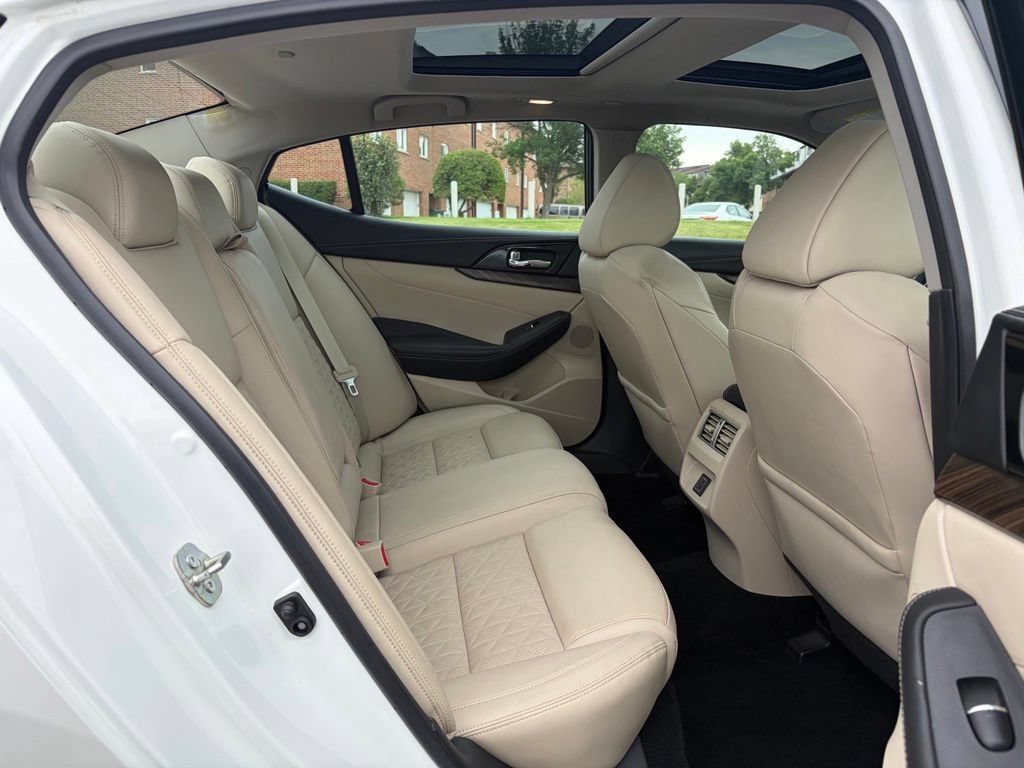 Used 2018 Nissan Maxima Platinum FWD image 22