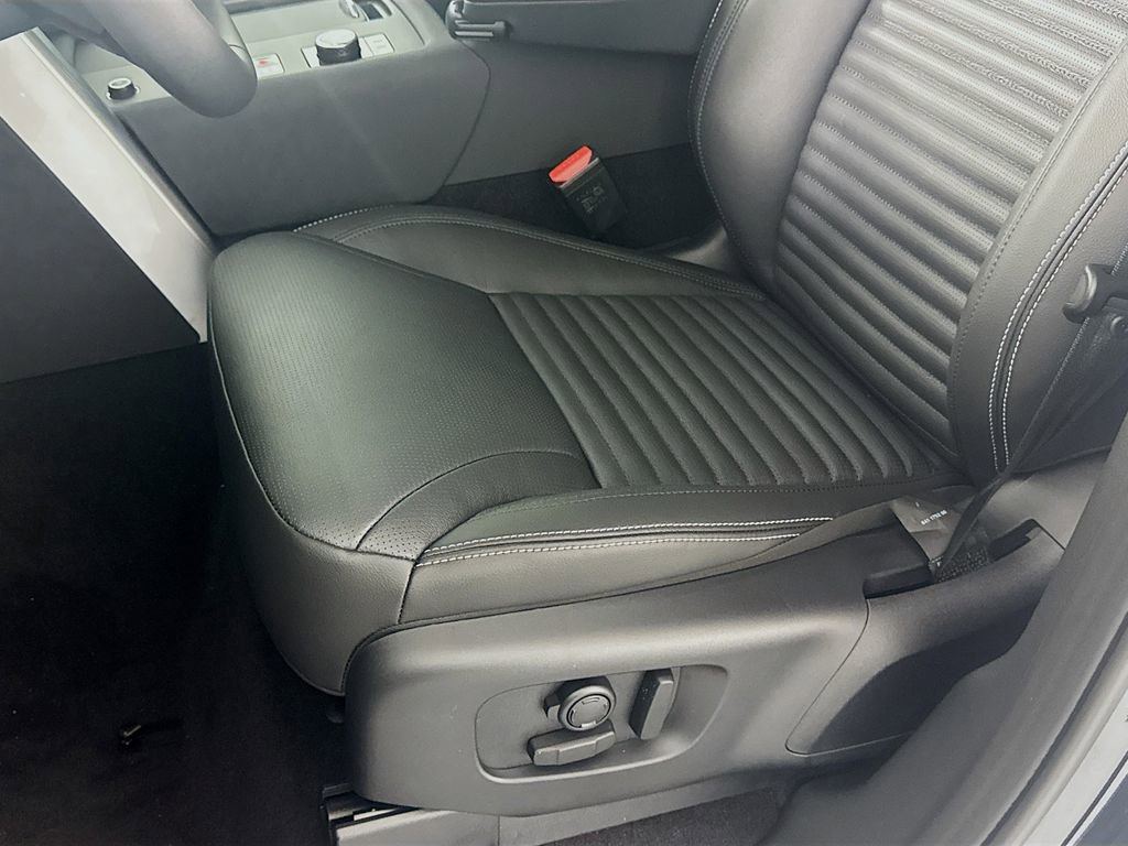New 2025 Land Rover Discovery Dynamic SE image 19