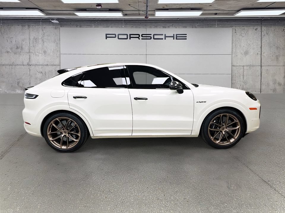 Certified 2026 Porsche Cayenne Turbo AWD/4WD image 8