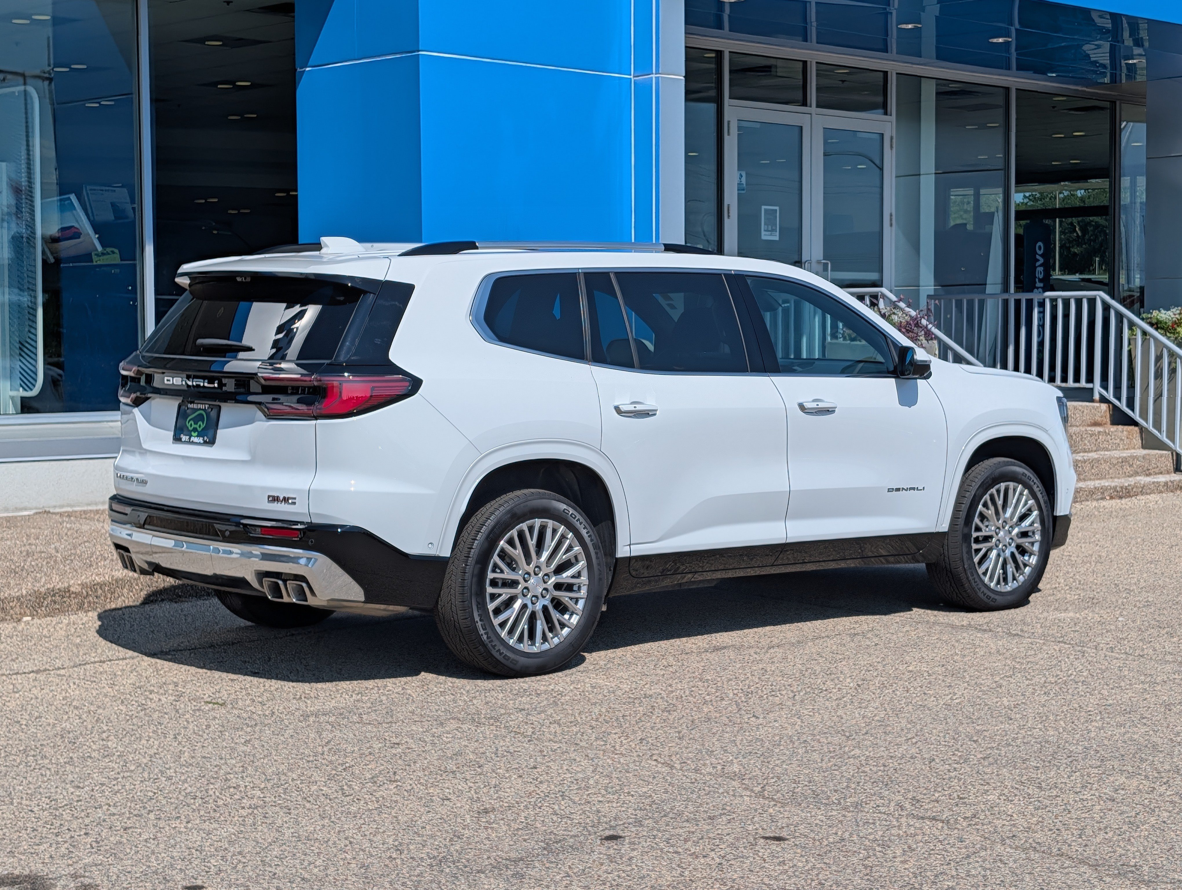 Certified 2026 GMC Acadia Denali w/ Super Cruise Package AWD/4WD image 3