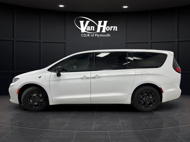 Used 2024 Chrysler Pacifica Limited FWD image 4