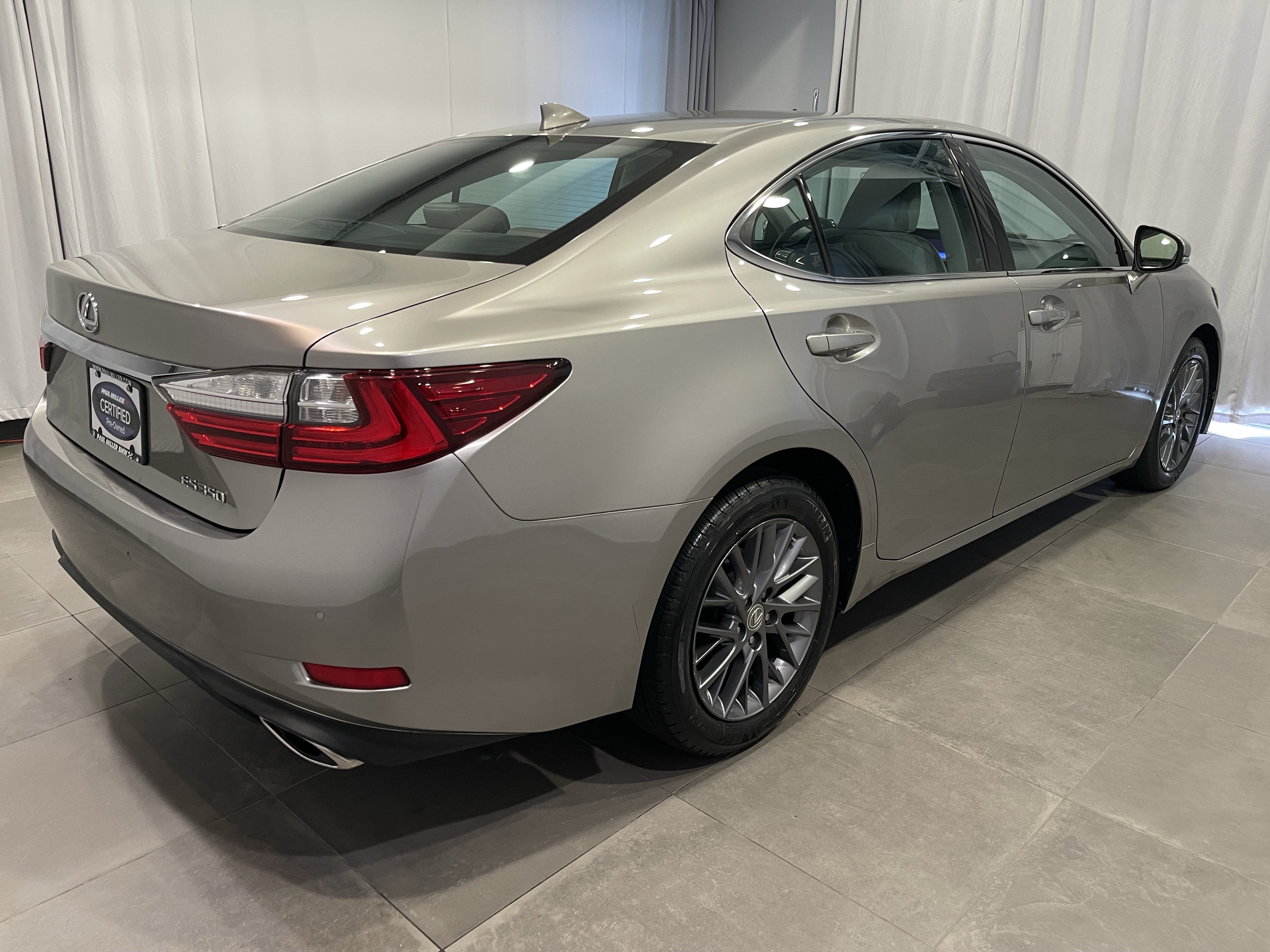 Used 2018 Lexus ES 350 w/ Premier Package FWD image 6