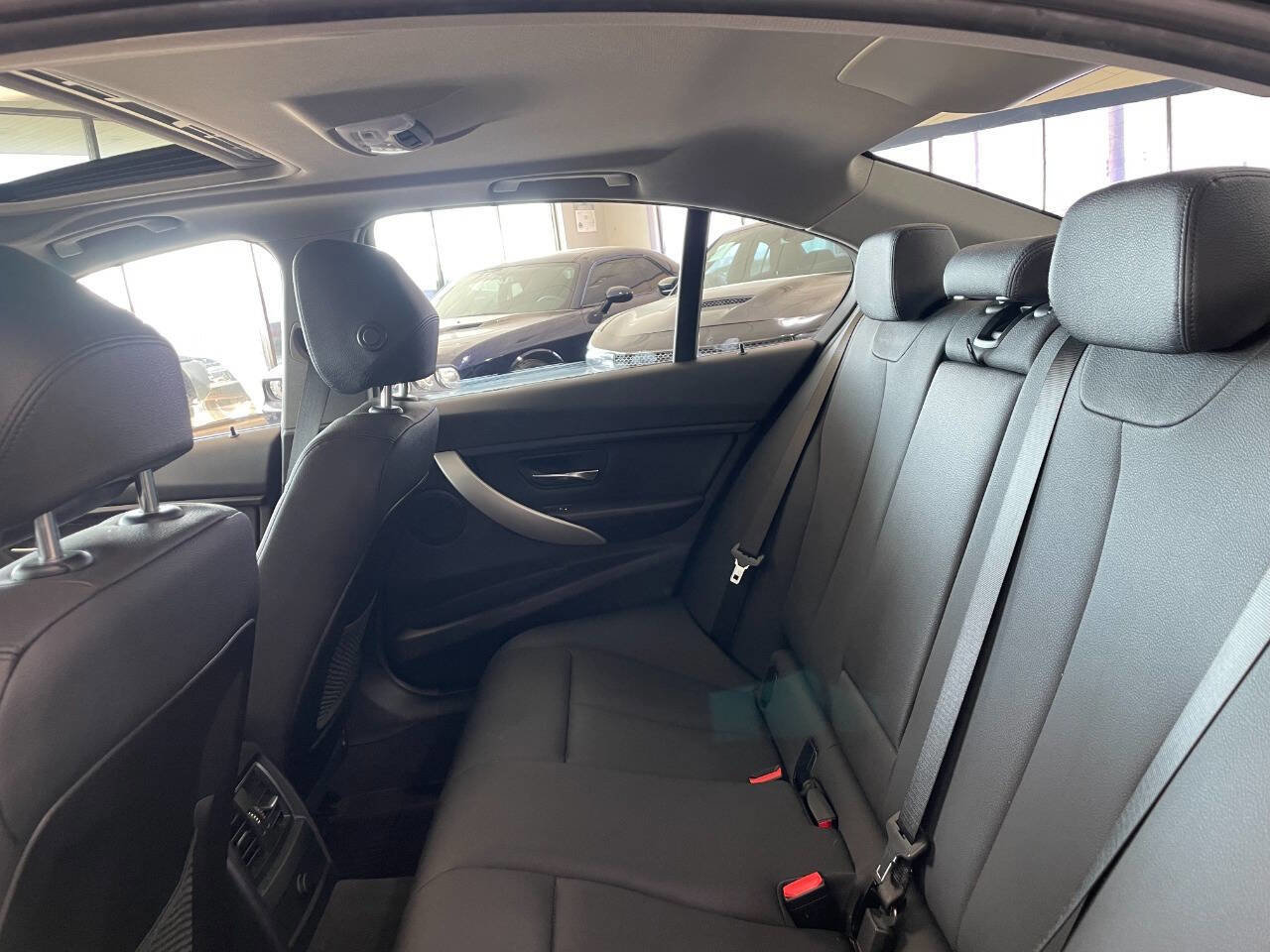 Used 2017 BMW 320i xDrive Sedan image 18