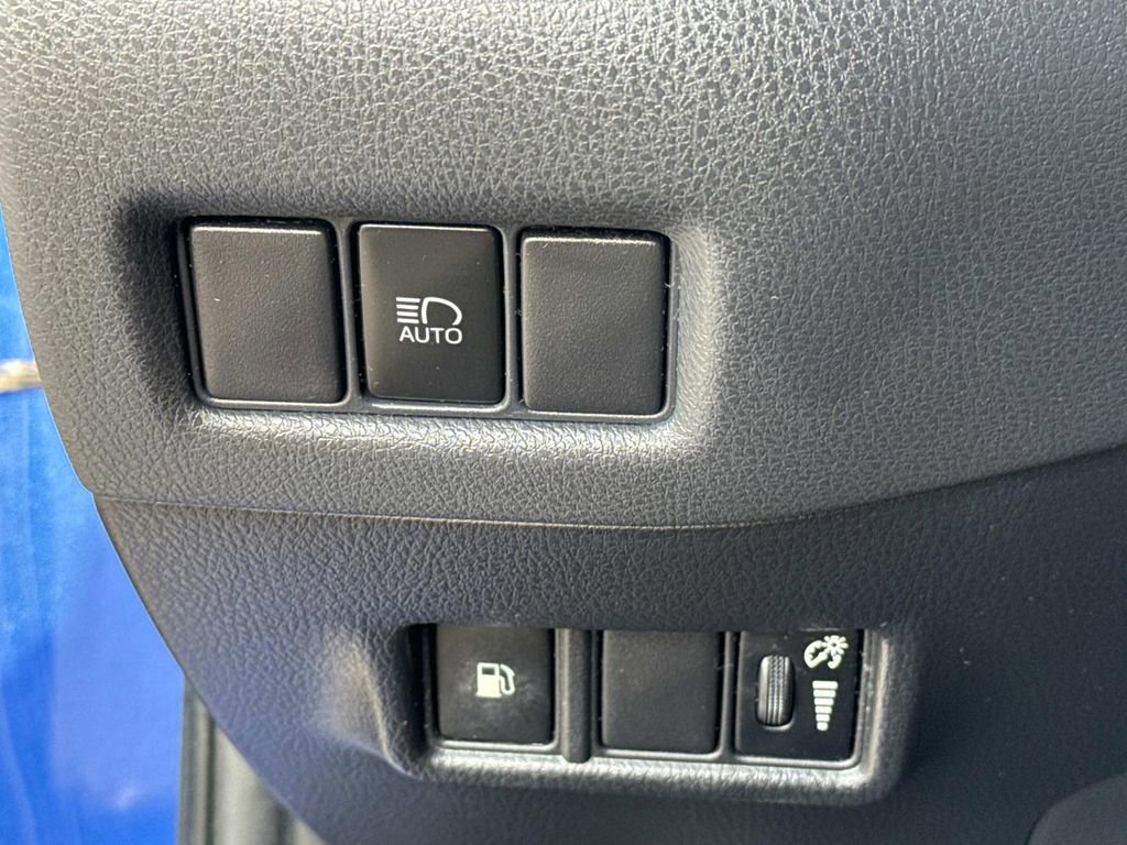 Used 2020 Toyota C-HR XLE image 44