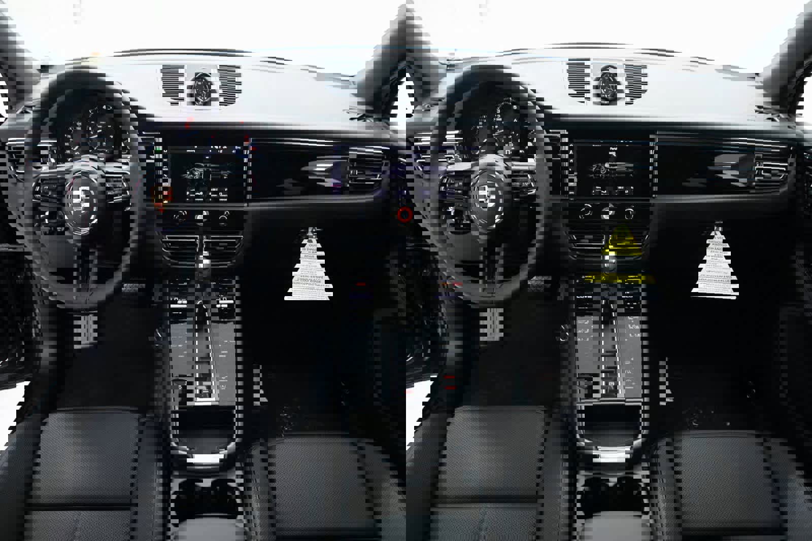 Certified 2025 Porsche Macan image 13