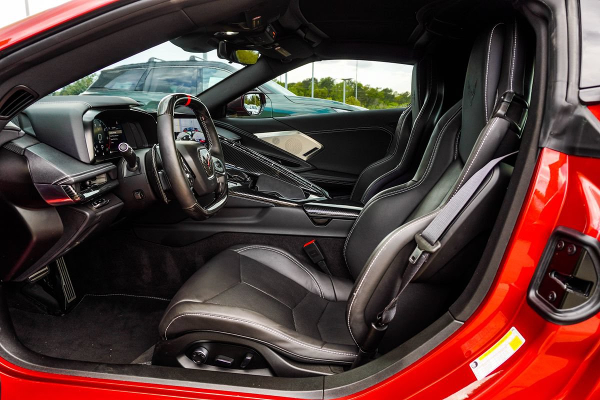Used 2024 Chevrolet Corvette Stingray Preferred Cpe w/ Battery Protection Package RWD image 32