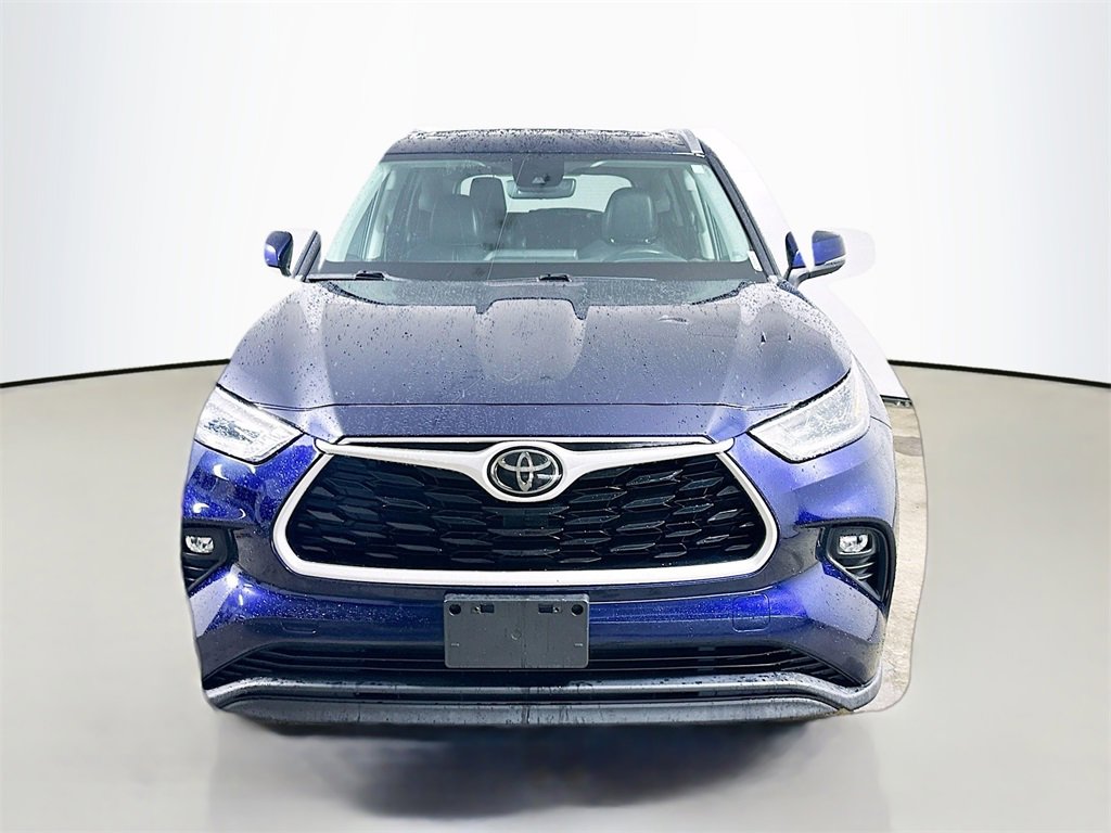 Used 2021 Toyota Highlander XLE image 2