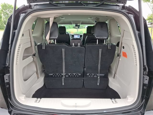 Used 2024 Chrysler Pacifica Touring-L FWD image 30