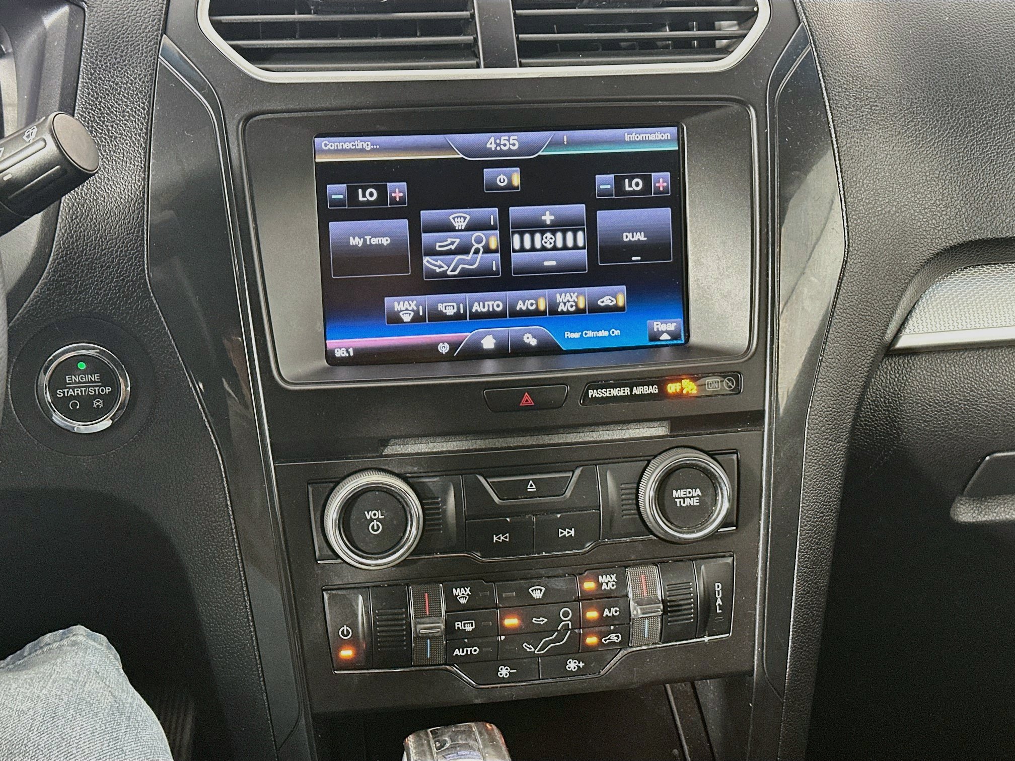Used 2016 Ford Explorer XLT w/ Equipment Group 201A AWD/4WD image 22