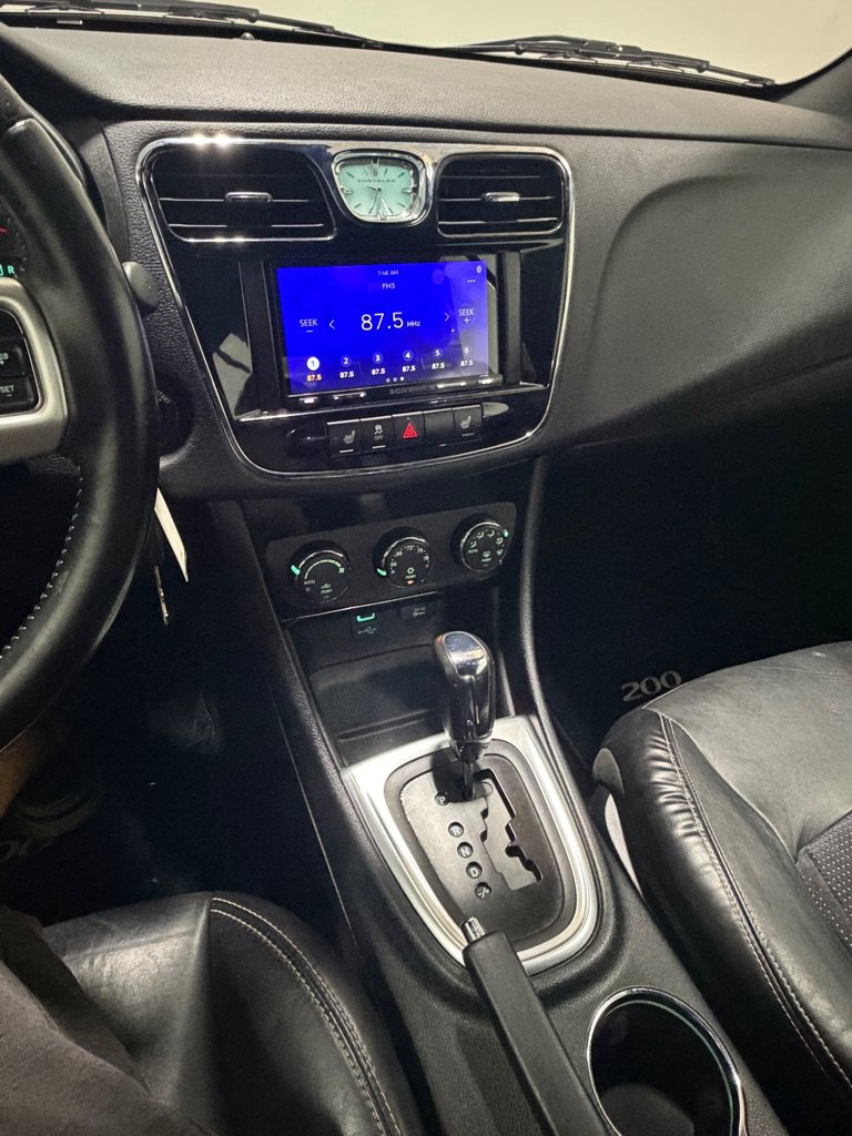 Used 2011 Chrysler 200 S FWD image 12