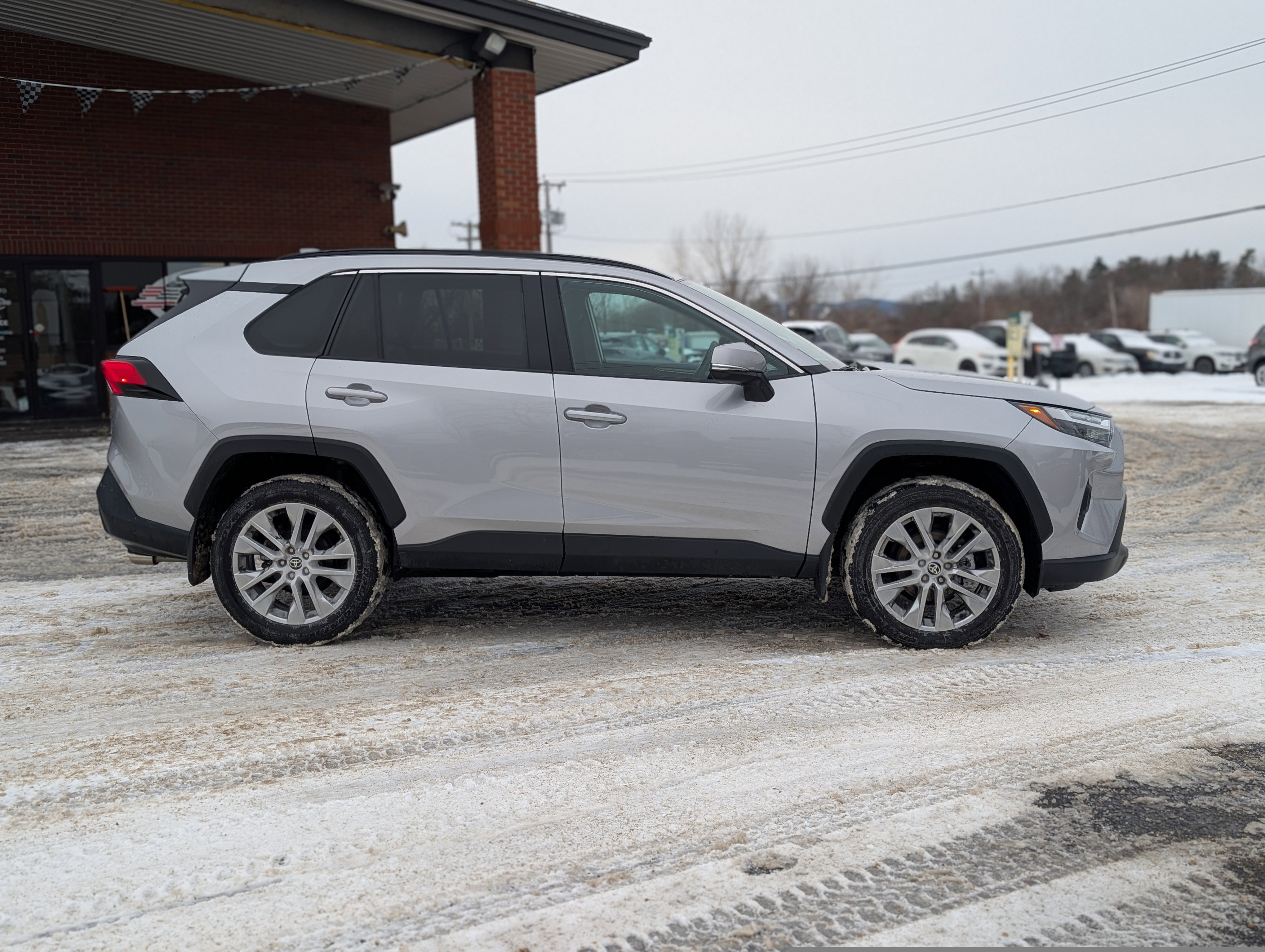 Used 2022 Toyota RAV4 XLE Premium image 13