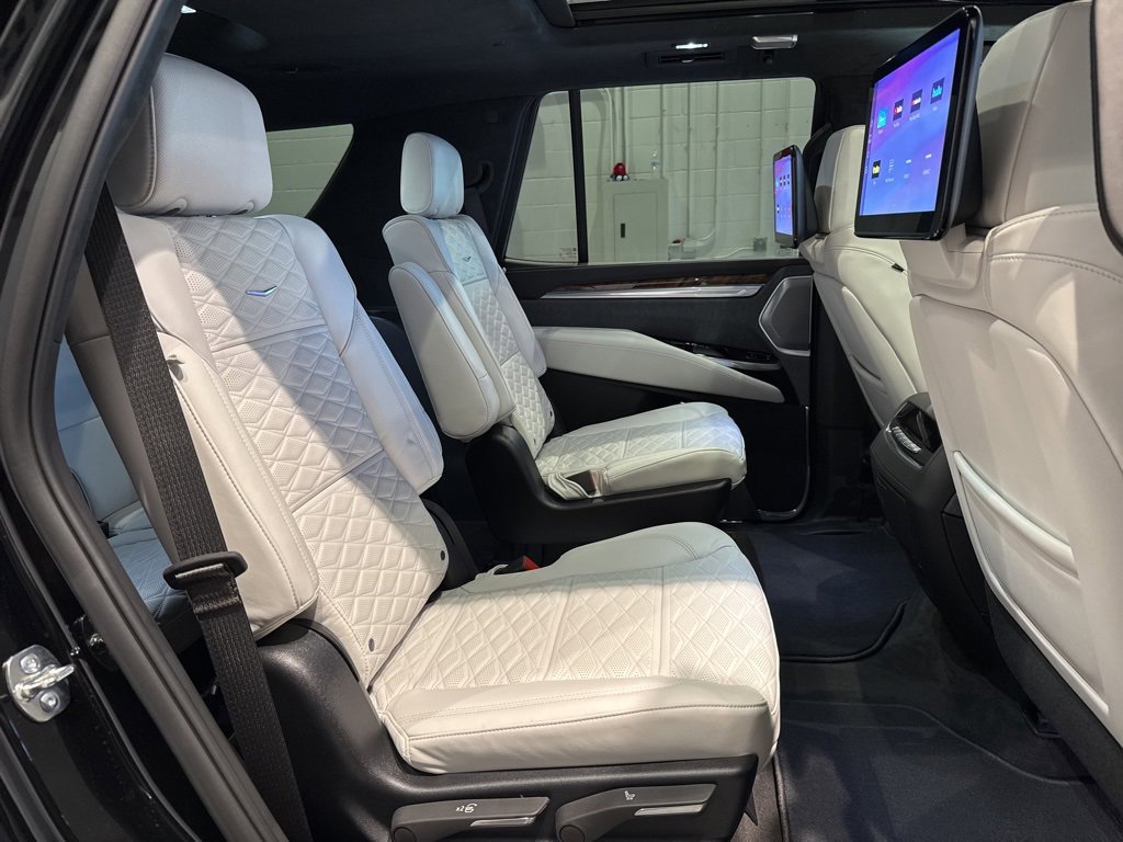 Used 2026 Cadillac Escalade Platinum Sport w/ LPO, ONYX Package image 38