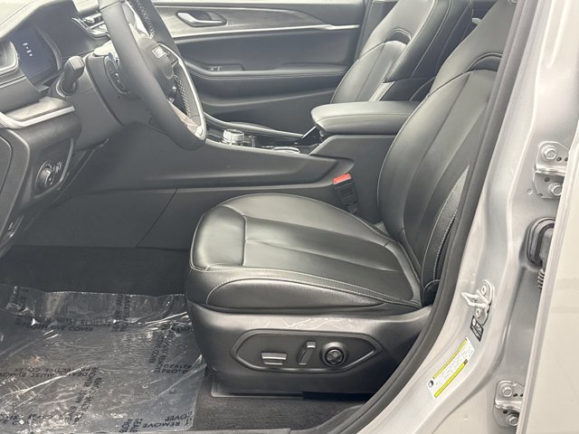 Used 2023 Jeep Grand Cherokee L Limited AWD/4WD image 11