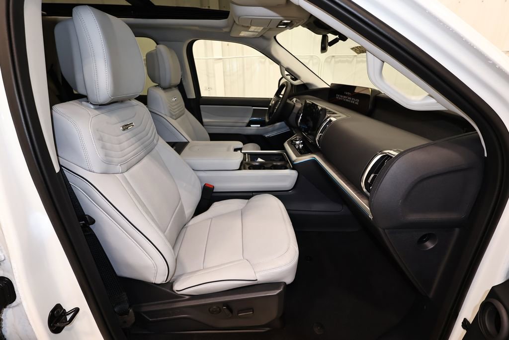 New 2026 Ford Expedition Platinum image 19