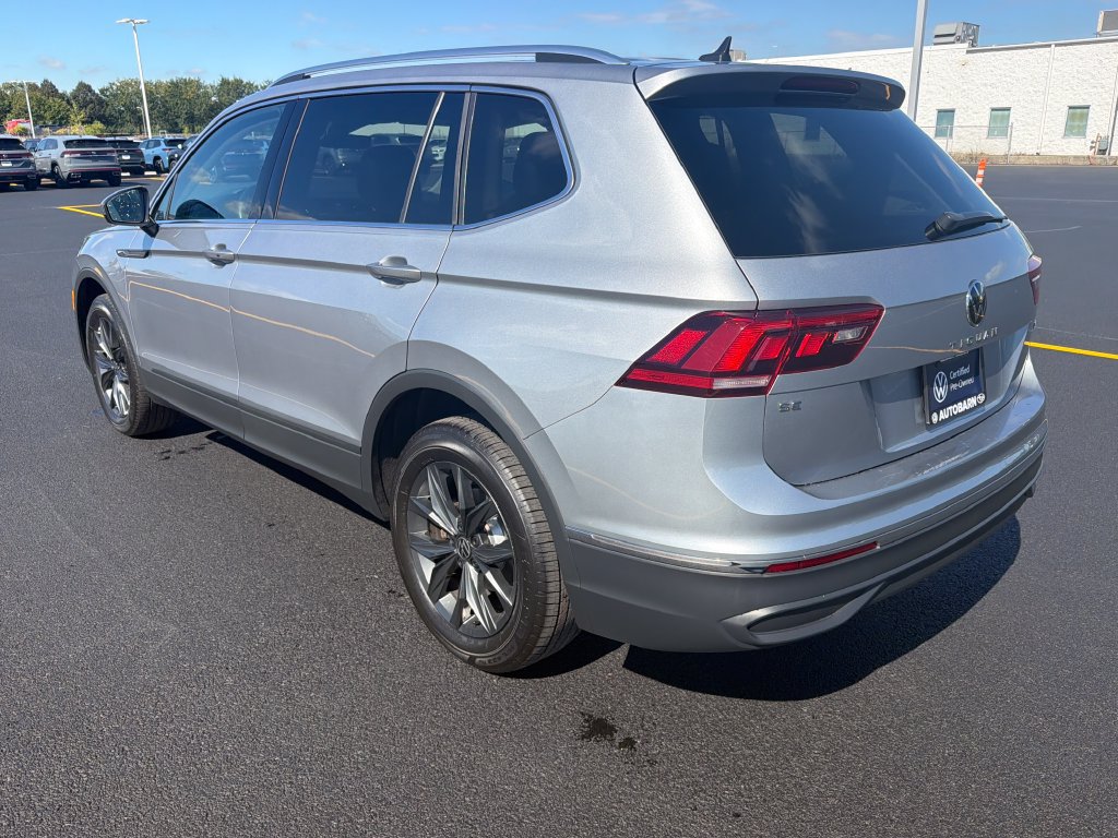Certified 2023 Volkswagen Tiguan SE w/ Panoramic Sunroof Package AWD/4WD image 4