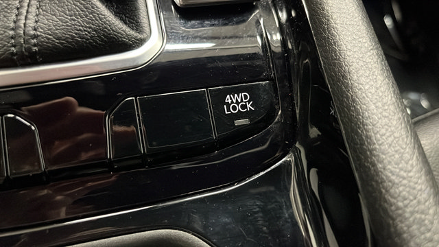 Used 2025 Jeep Compass Limited AWD/4WD image 29