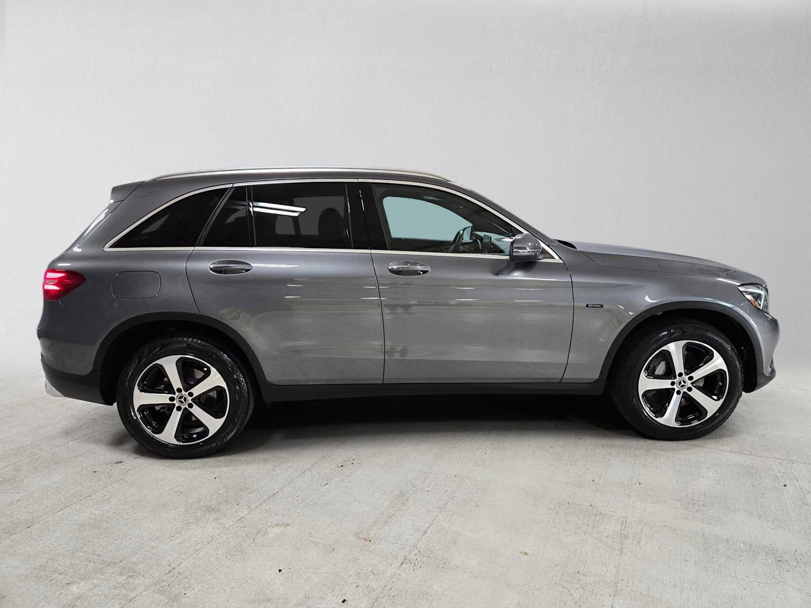 Used 2019 Mercedes-Benz GLC 350e 4MATIC image 2