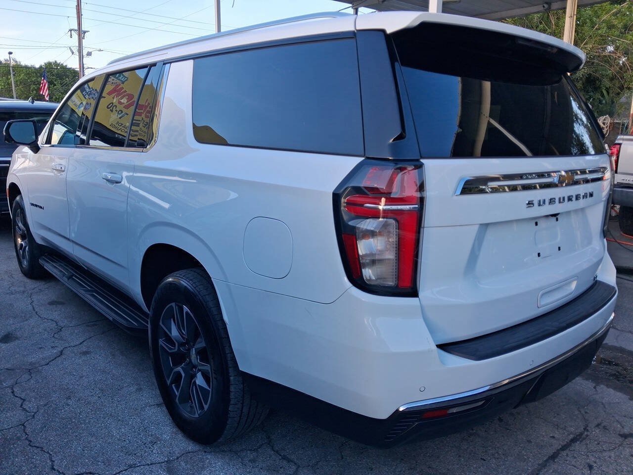 Used 2021 Chevrolet Suburban LT w/ LT Signature Package RWD image 8