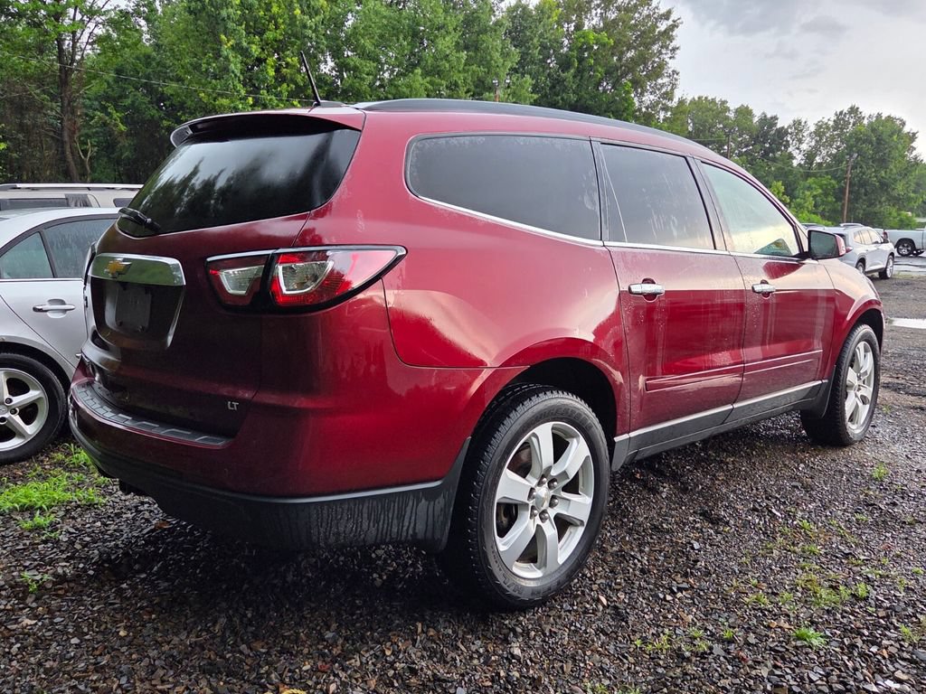 Used 2017 Chevrolet Traverse LT w/ Style and Technology Package FWD image 5