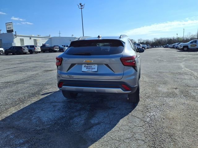 Used 2025 Chevrolet Trax LT w/ LT Convenience Package FWD image 23