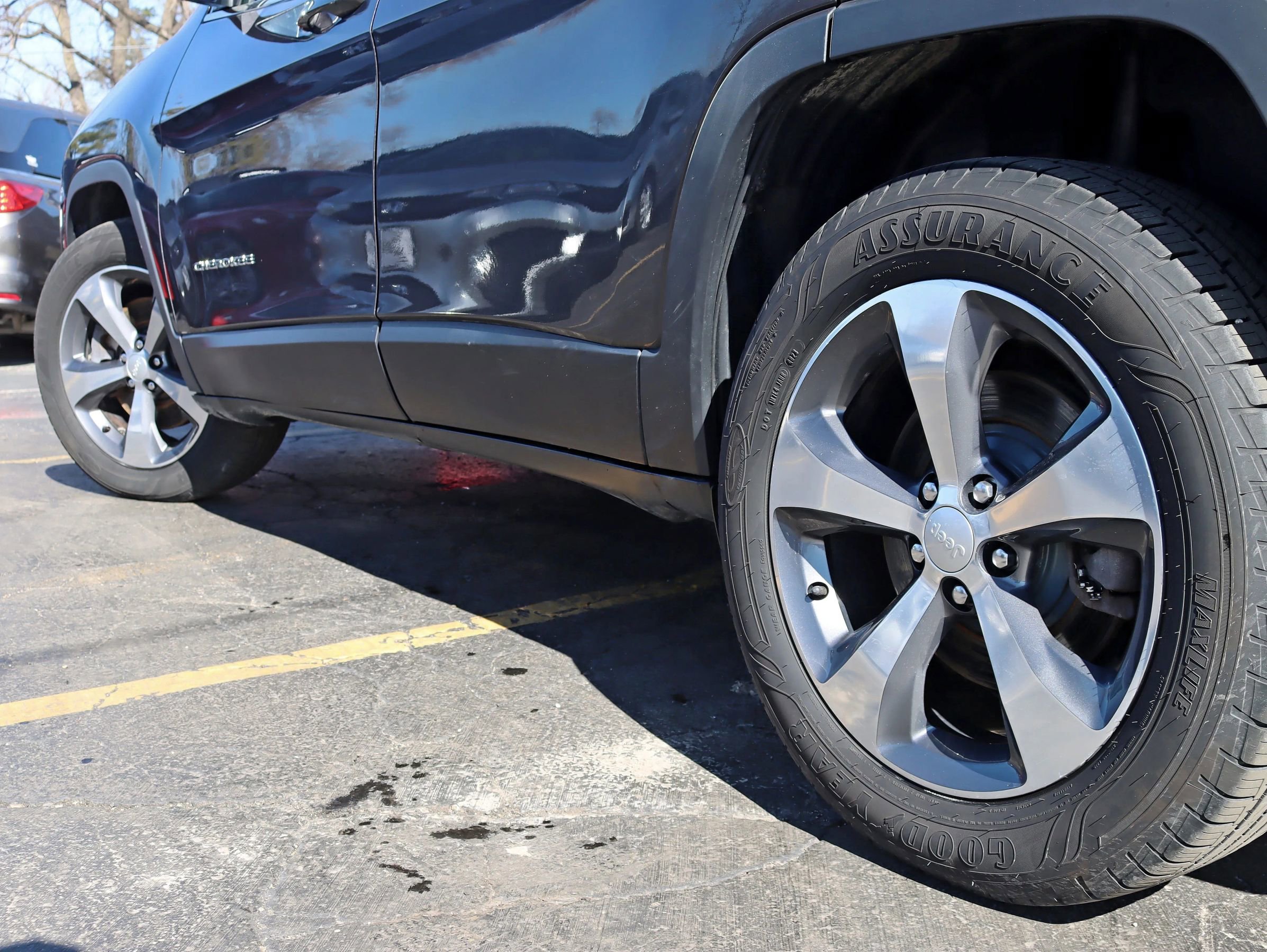 Used 2019 Jeep Cherokee Limited image 15