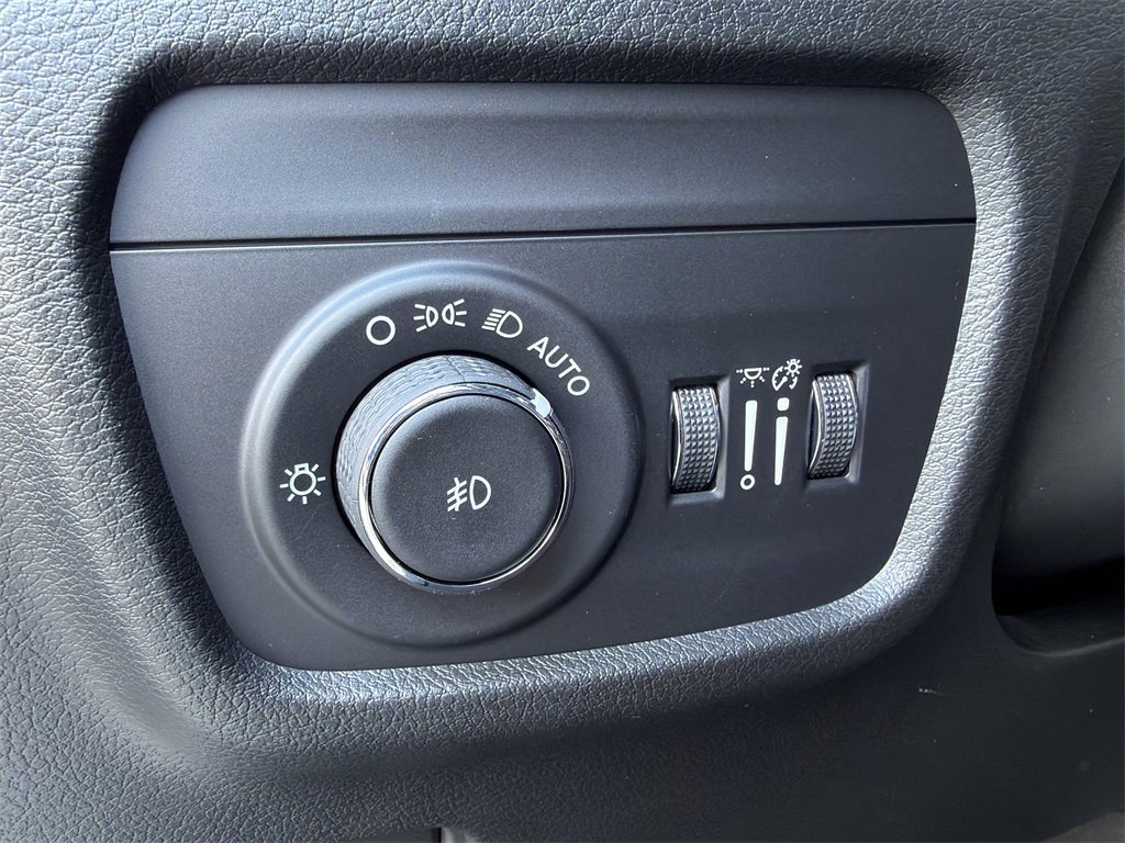 New 2025 Jeep Grand Cherokee L Limited w/ Luxury Tech Group II image 18