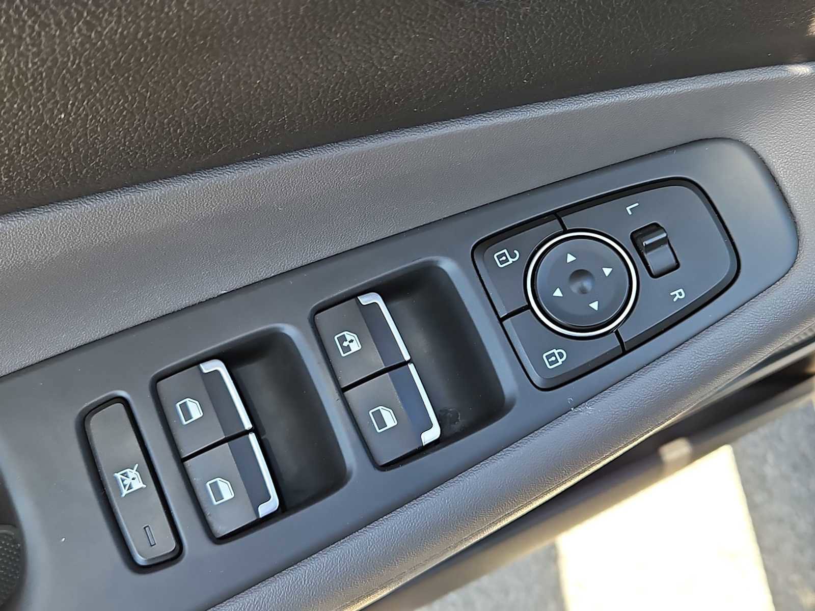 Used 2020 Hyundai Santa Fe SE w/ Cargo Package image 17