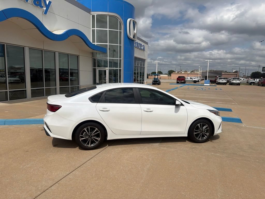 Used 2024 Kia Forte LXS w/ LXS Technology Package FWD image 16
