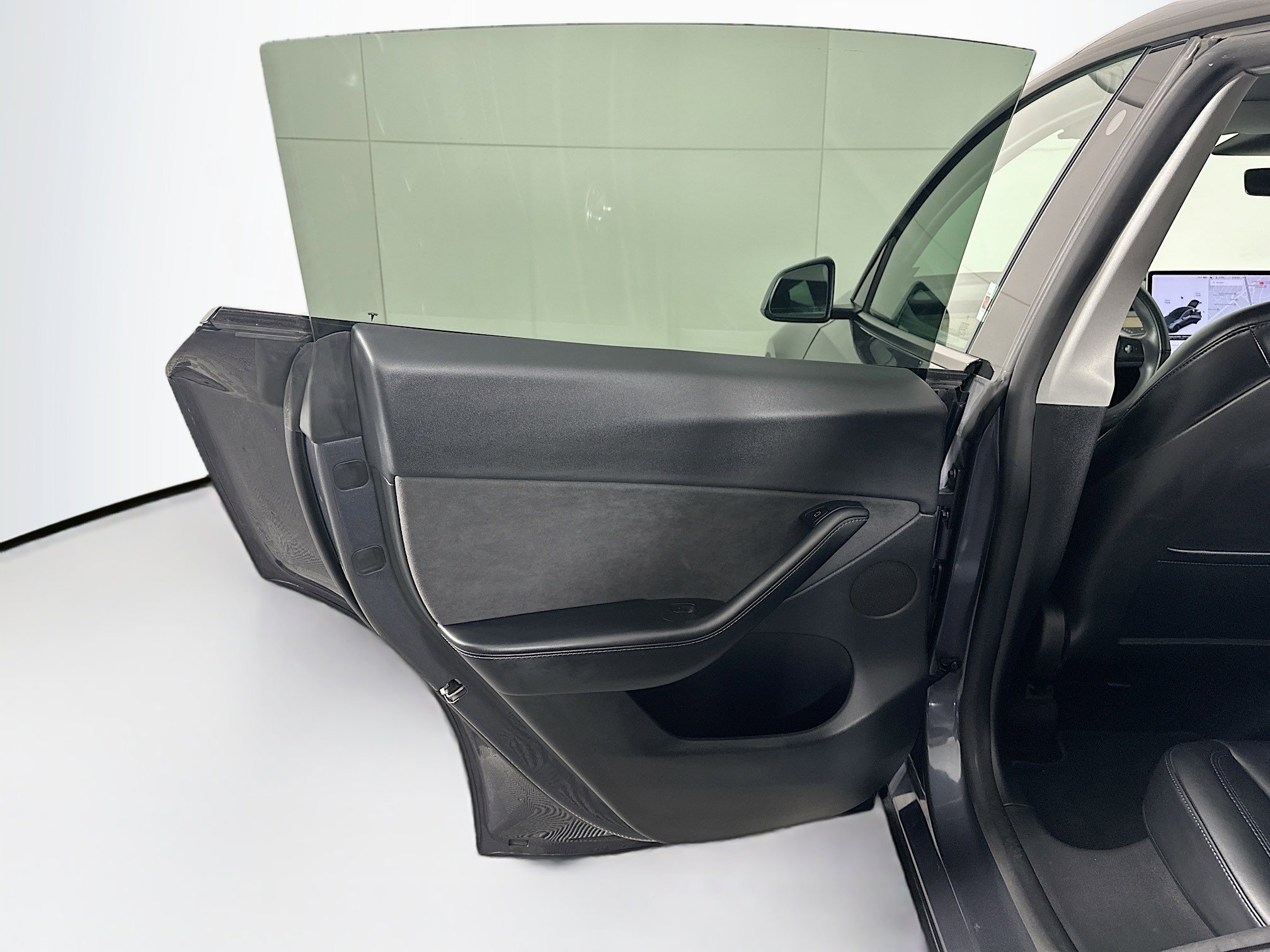 Used 2021 Tesla Model Y Long Range image 24