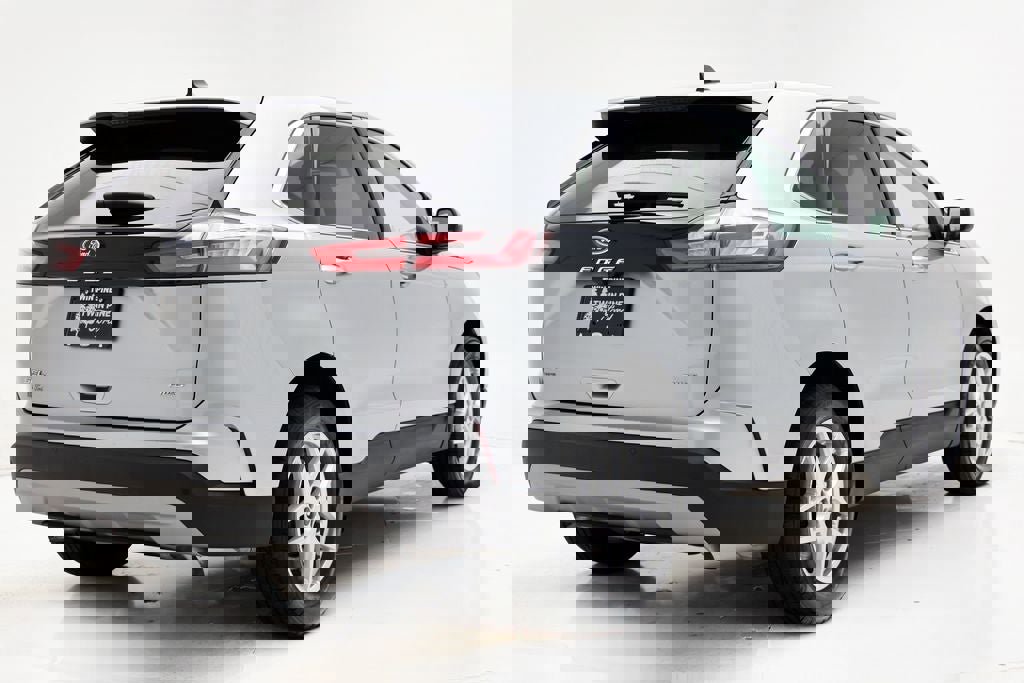 Used 2024 Ford Edge SEL image 9