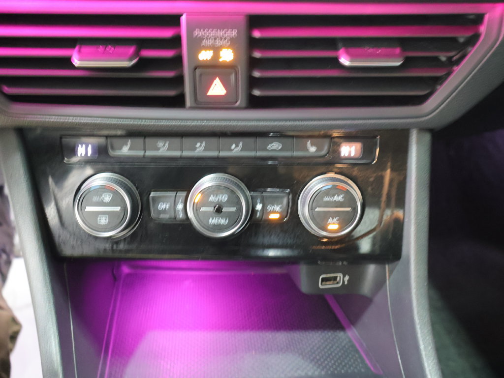Used 2019 Volkswagen Jetta SEL FWD image 25