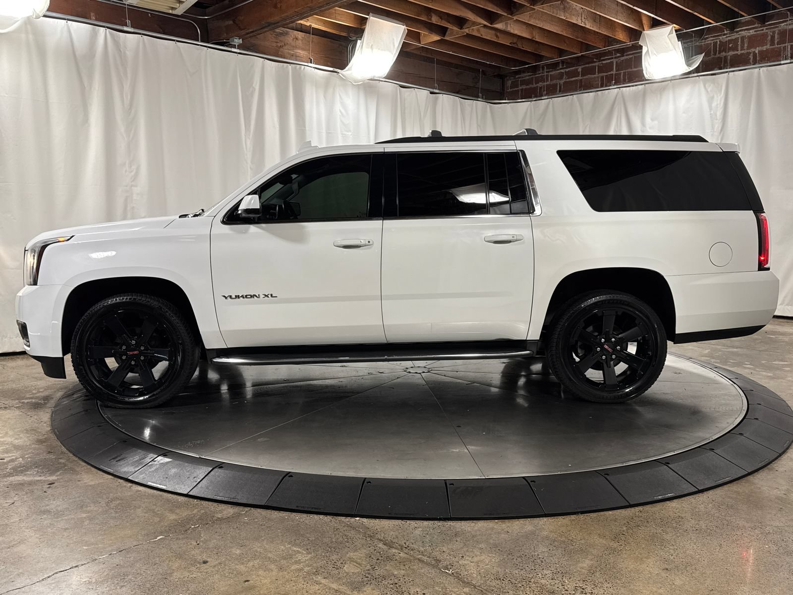Used 2020 GMC Yukon XL SLT w/ Open Road Package AWD/4WD image 8