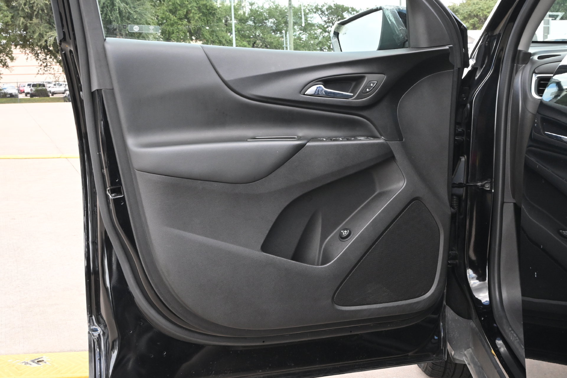 Used 2024 Chevrolet Equinox LT FWD image 18