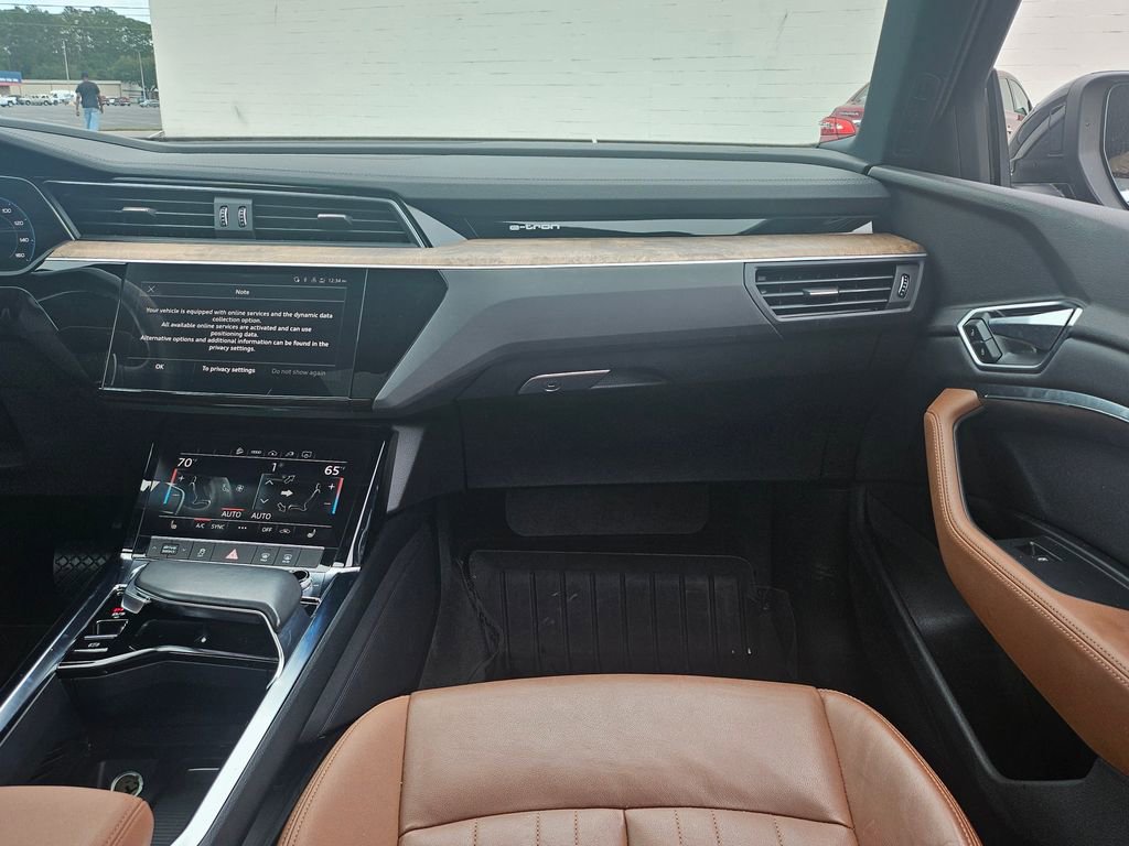 Used 2021 Audi e-tron Premium image 6