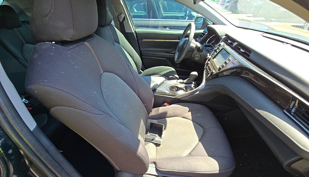 Used 2020 Toyota Camry LE FWD image 9