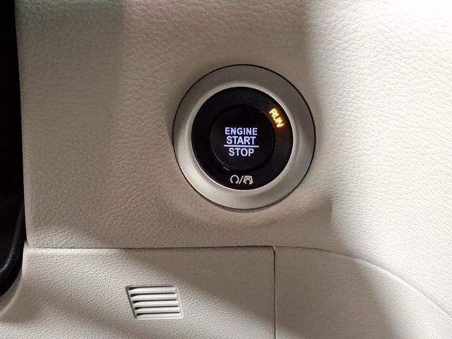 Used 2023 Chrysler Pacifica Touring-L image 20