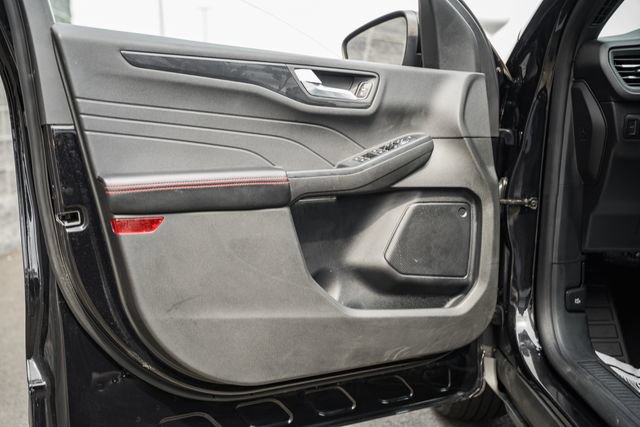 Used 2025 Ford Escape ST-Line Select AWD/4WD image 38
