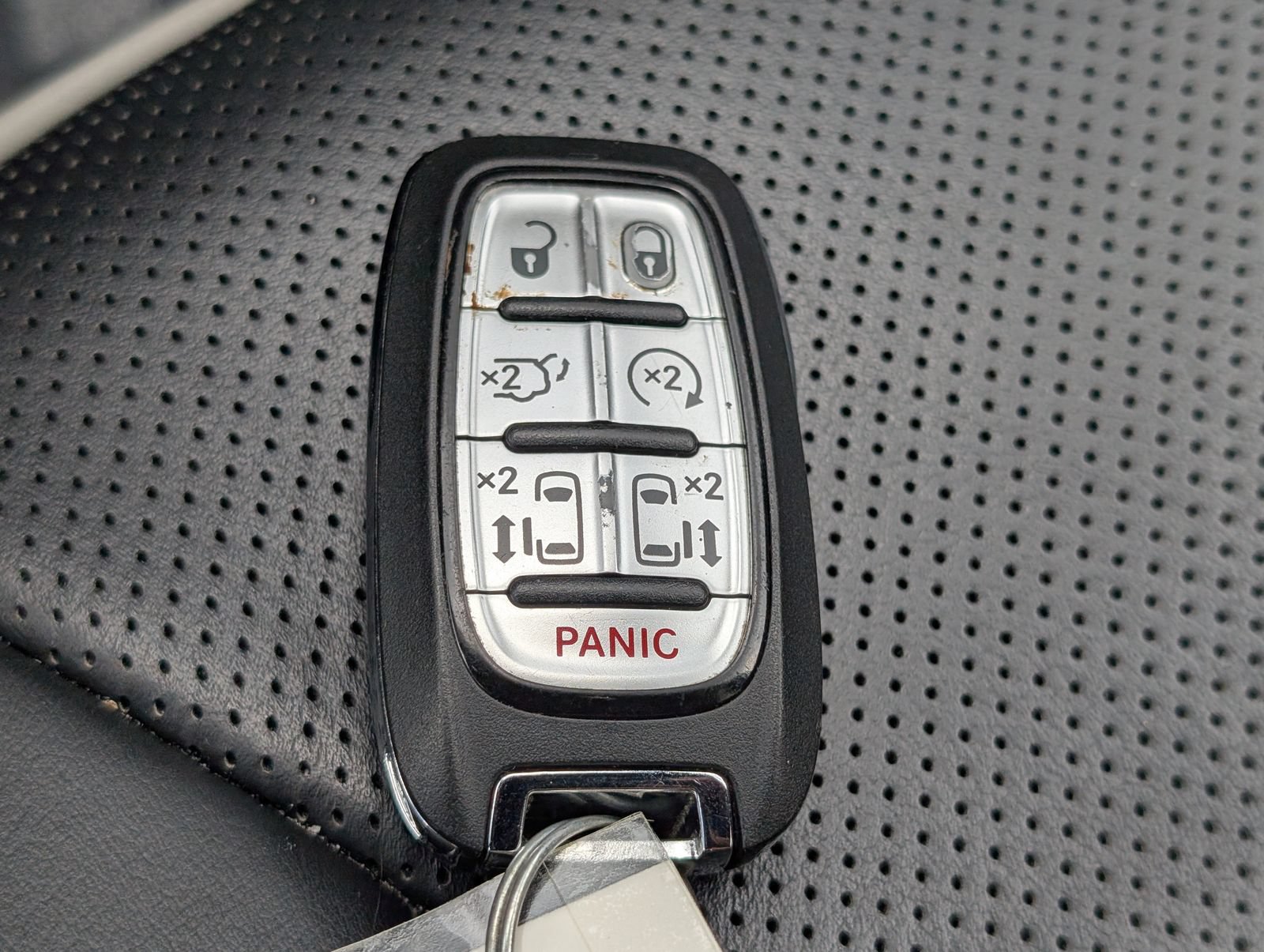Used 2025 Chrysler Pacifica Limited FWD image 20