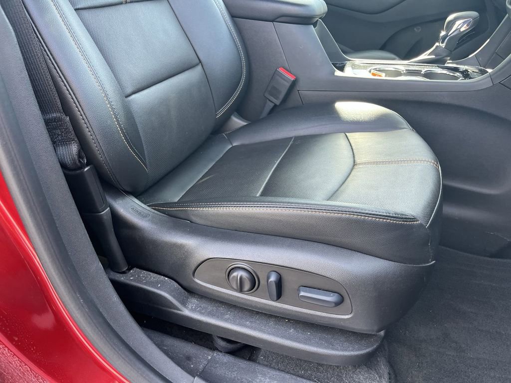 Used 2023 Chevrolet Equinox Premier image 27