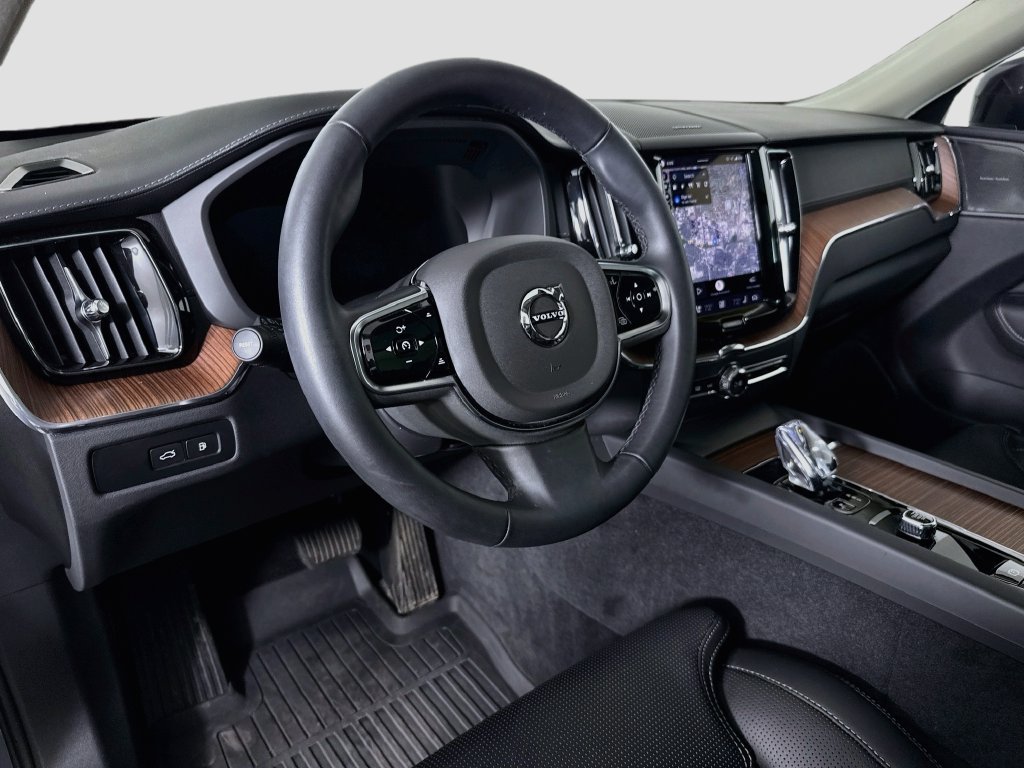 Used 2024 Volvo XC60 T8 Ultimate w/ Climate Package AWD/4WD image 9