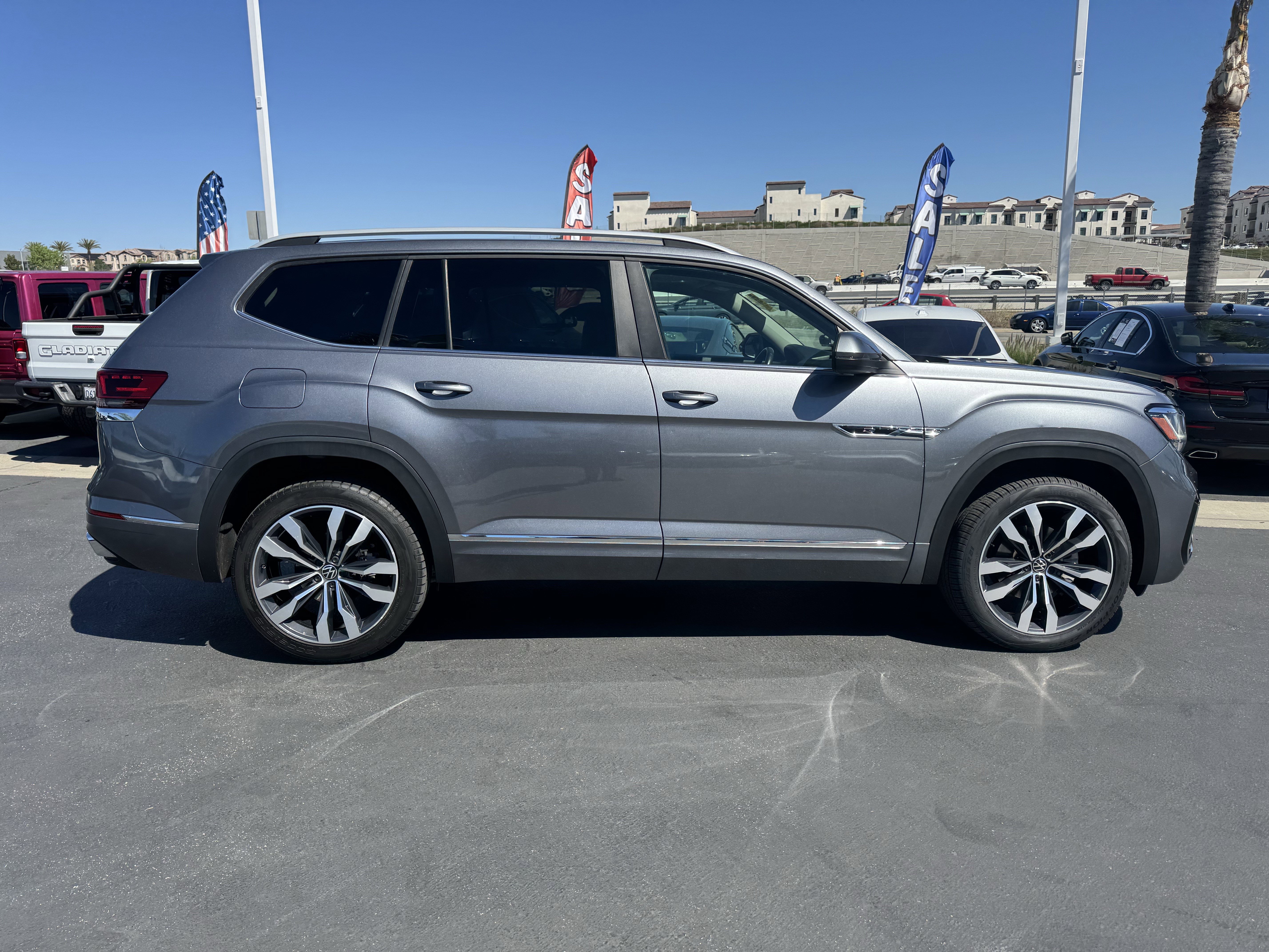 Used 2021 Volkswagen Atlas SEL R-Line image 11