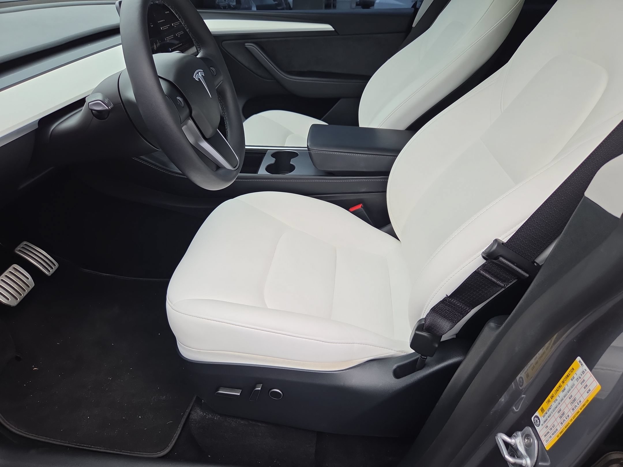 Used 2024 Tesla Model Y Performance AWD/4WD image 13