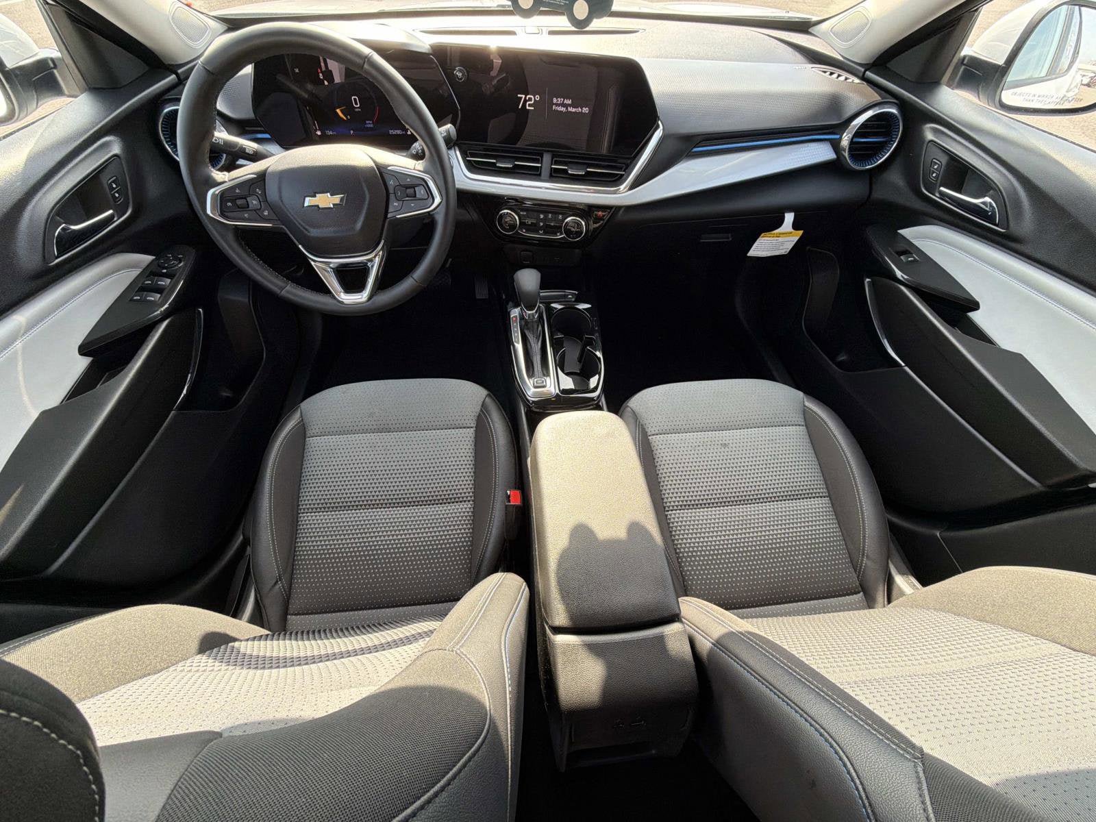 Certified 2025 Chevrolet Trax LT w/ LT Convenience Package image 2