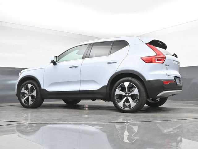 Used 2025 Volvo XC40 B5 Plus AWD/4WD image 15