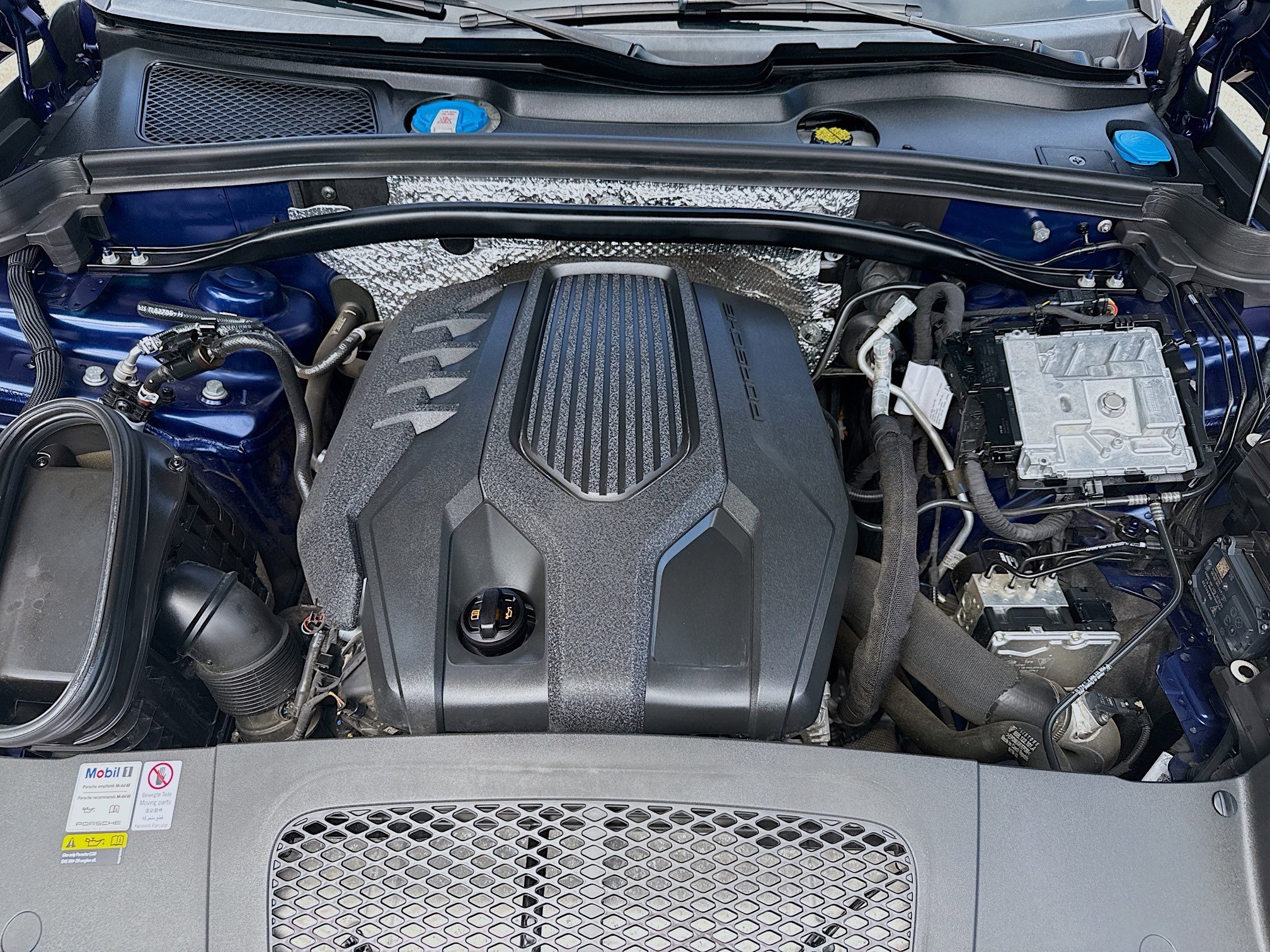 Used 2022 Porsche Macan w/ Premium Package Plus image 34