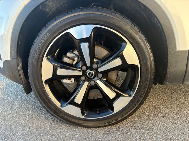 Used 2021 Volvo XC40 T4 Momentum w/ Protection Package Premier image 6