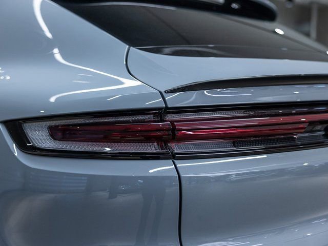 Certified 2025 Porsche Cayenne Coupe image 22